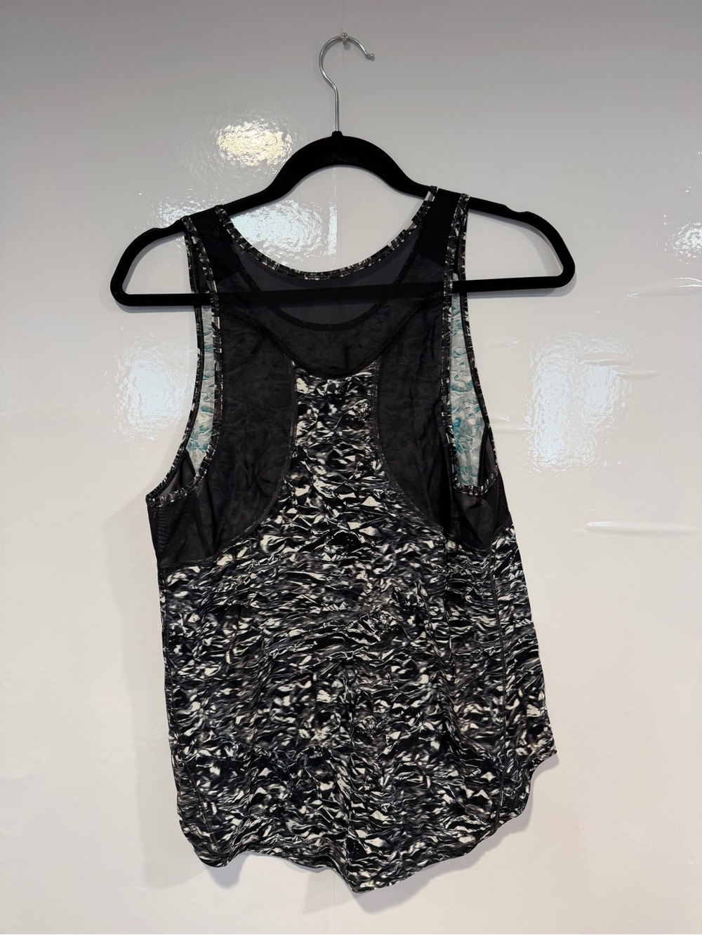 Lululemon Black & White Printed Sleeveless Mesh Tank Top - Picture 3 of 4